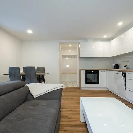 3-modern 1min From The Center Apartman